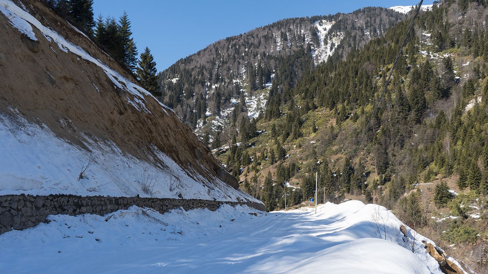 Snow-covered mountain road between Ayder and Hüser plateaus, Kaçkar Mountains, Rize, Türkiye, February 2024
